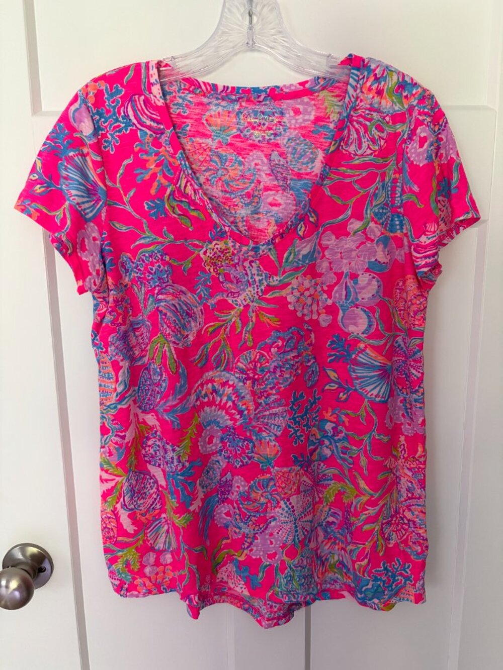 Lilly Pulitzer Pink Shell Me Something Good V-neck Etta T-Shirt Top XS EUC